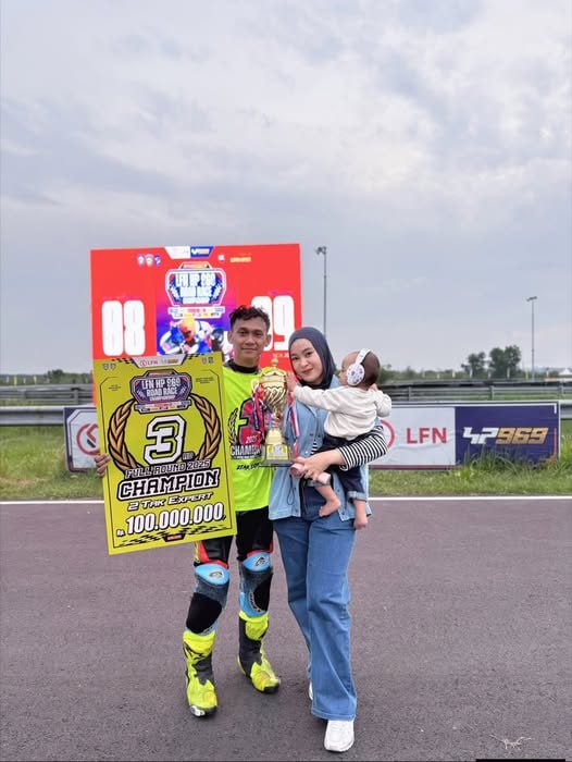 Ahwin Sanjaya Dan Keluarga